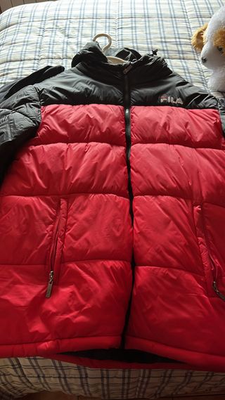 Cazadora Fila Negra y Roja