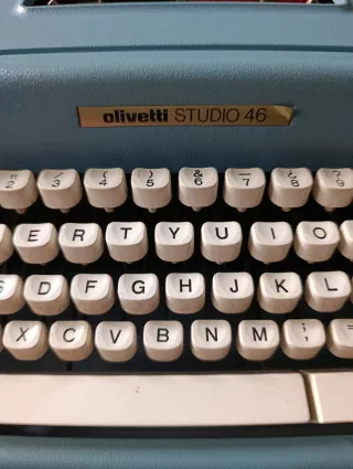 Máquina de escribir Olivetti Studio 46