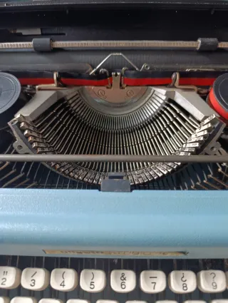 Máquina de escribir Olivetti Studio 46