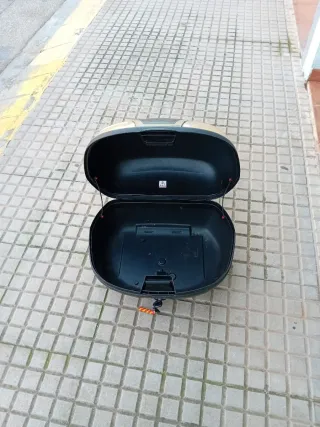 Maleta Cofre Moto Central Negra 46 litros,