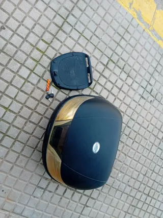 Maleta Cofre Moto Central Negra 46 litros,