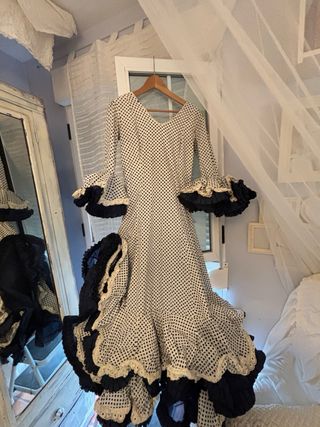 Traje de flamenca lunares