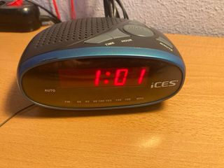 Radio Despertador Negro y Plateado o azul