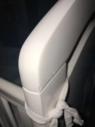 Cuna blanca con osito