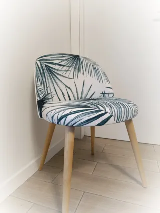 Poltroncina in tessuto bianco/fantasia tropicale