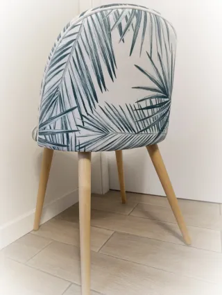 Poltroncina in tessuto bianco/fantasia tropicale