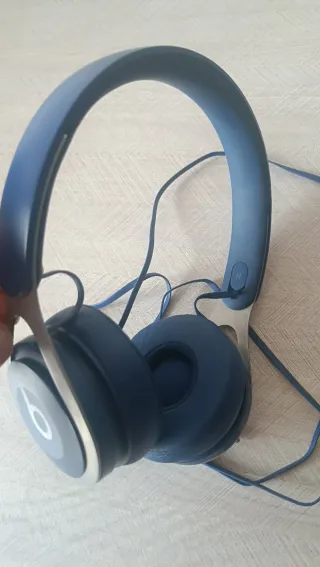 Auriculares Beats Azules y Plateados