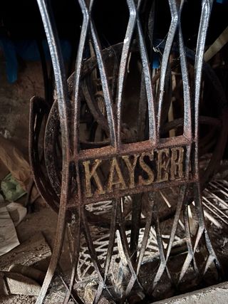 Máquina de coser antigua Kayser