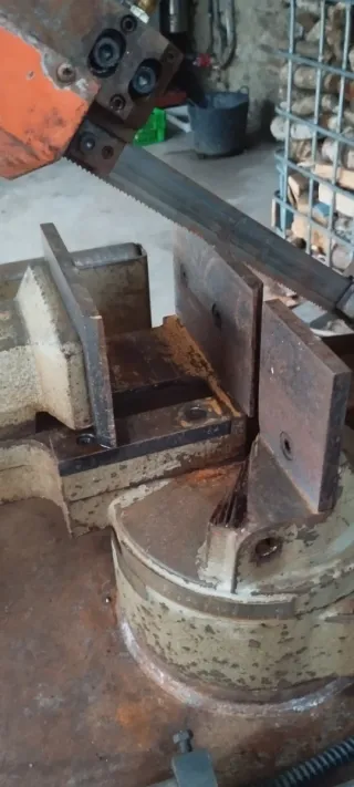 Sierra de cinta para metal