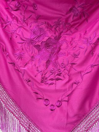 Mantón buganvilla bordado