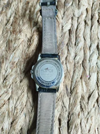 Reloj Lotus Negro y Plateado