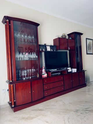 Mueble de salón madera y cristal