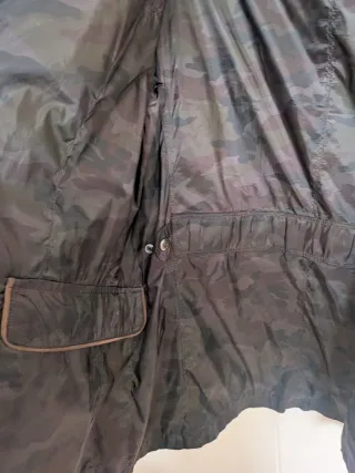 Chubasquero Massimo Dutti Hombre verde kaki