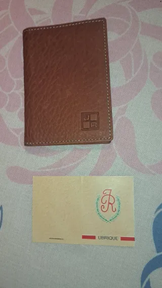 Agenda de piel marrón con logo