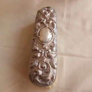 Cepillo de Ropa Vintage Plateado Pergamino