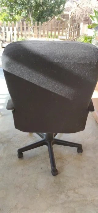 Silla de oficina negra