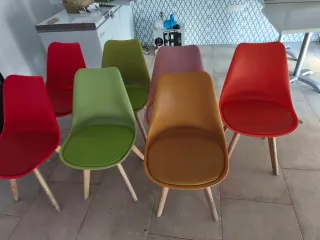 7 Sillas Nórdicas de Colores