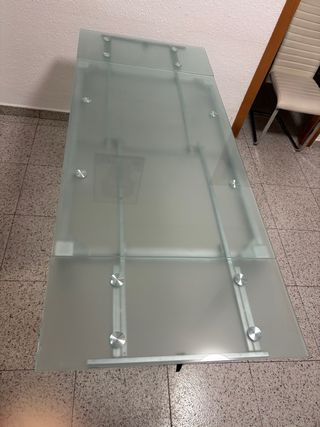 Mesa de comedor cristal y metal