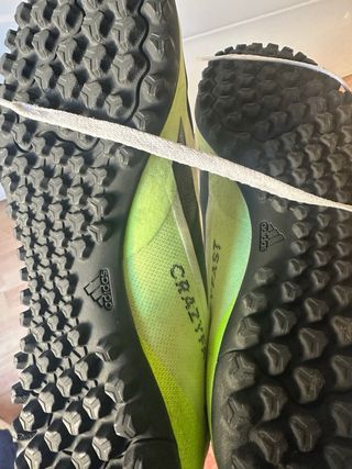 Botas de fútbol Adidas verdes y blancas