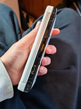 Nintendo 3DS XL Bianca e Rosa, caricatore, stilo.