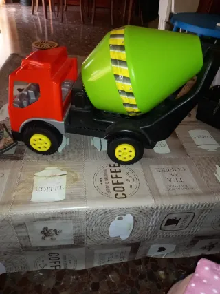 Camión hormigonera de juguete