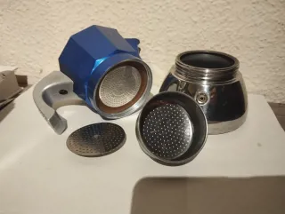 Cafetera Ibili azul y plateada