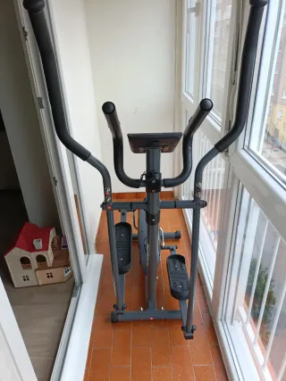 Bicicleta elíptica gris