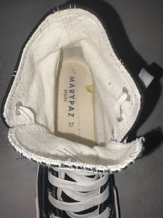 Zapatillas altas negras y blancas
