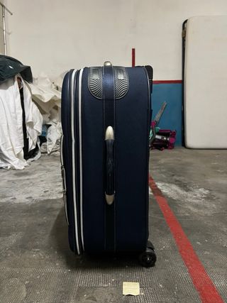 Maletas de viaje azul y blanco