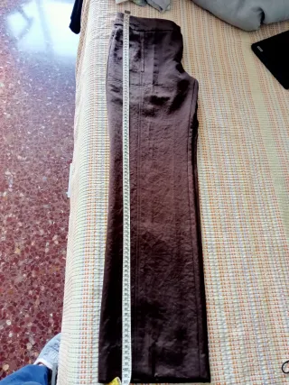 Traje pantalón marrón chocolate,tejido con brillo