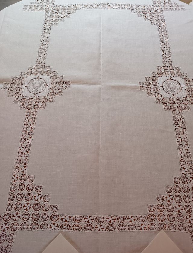Mantelería antigua bordado Canario
