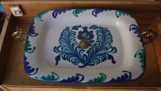 Fuente centro cerámica decorativa base bronce