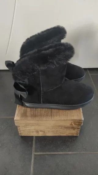 Stivaletti neri donna con fiocchi