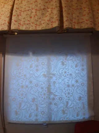 Estor blanco con estampado floral