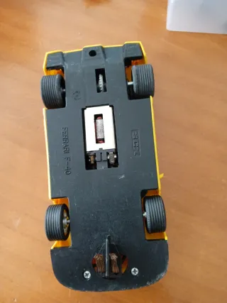Ferrari F40 Scalextric Amarillo