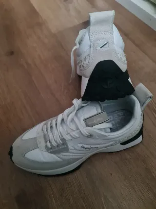 Zapatillas Pepe Jeans grises y blancas