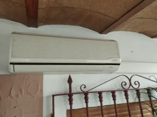 Aire Acondicionado Beige/Blanco