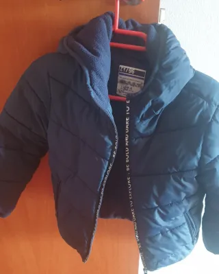 Abrigo niño gris y negro