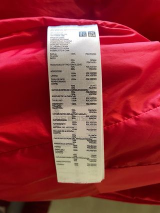 Parka plumas roja sin costuras