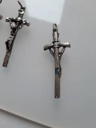 3 crucifijos metal 6 cm