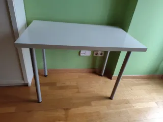 Mesa de escritorio blanca