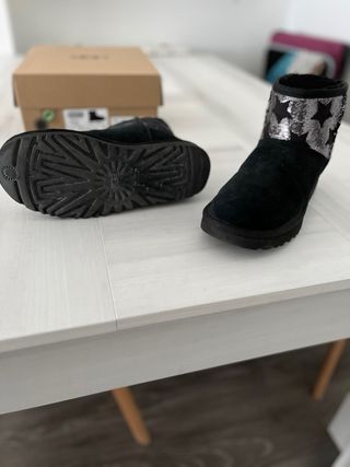 Botas UGG Negras con Lentejuelas Estrellas