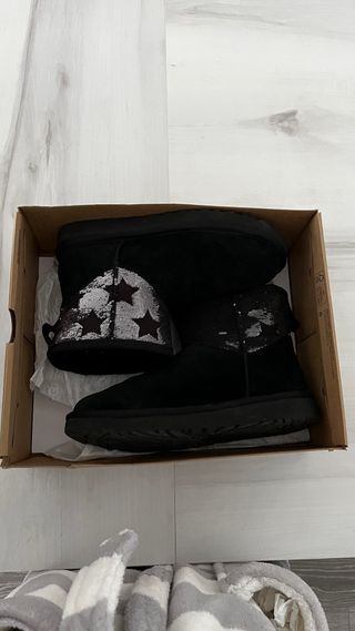 Botas UGG Negras con Lentejuelas Estrellas