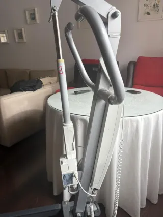 Grúa ortopédica eléctrica Invacare Birdie Compact