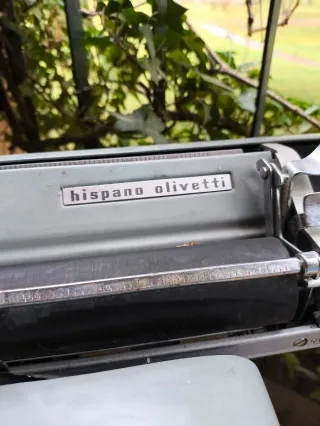 Máquina de escribir Hispano Olivetti