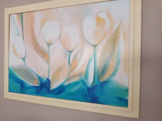 Cuadro con marco de madera beige