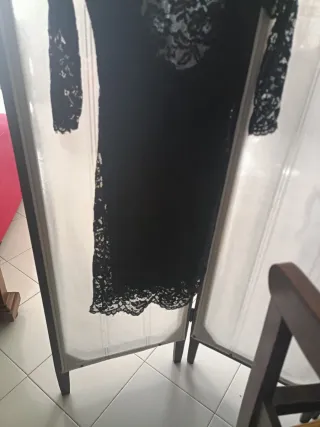 Abito pizzo nero foderato con schiena scoperta