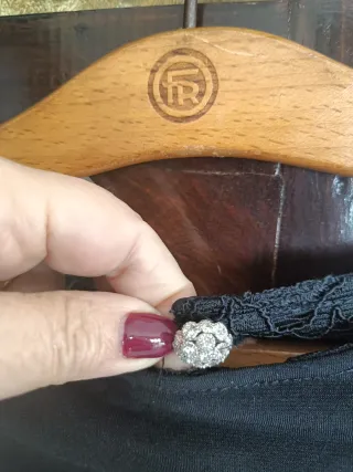 Abito pizzo nero foderato con schiena scoperta