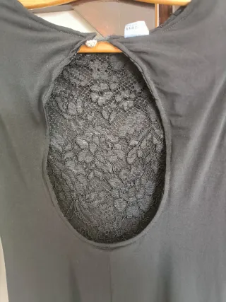 Abito pizzo nero foderato con schiena scoperta