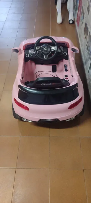 Coche eléctrico infantil rosa con mando